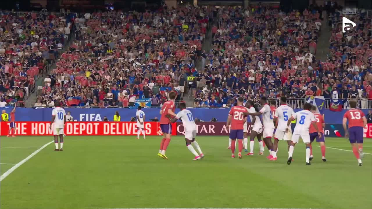 McTominay cade în careu, dar arbitrul lasă jocul să continue | Haiti - Scoția