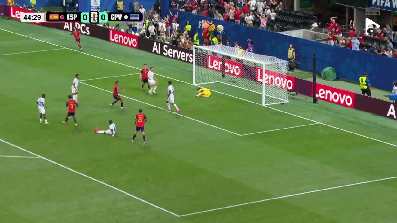 Ferran Torres șutează din nou periculos! Vozinha prinde balonul | Spania - Capul Verde