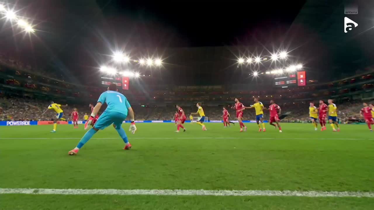 Mattias Svanberg marchează în urma unei faze fixe, cu un șut precis | Suedia vs Tunisia