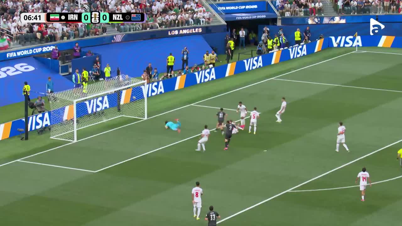 Christopher Wood oferă pasa decisivă, iar Henry Just marchează în fața lui Alireza Beiranvand | Iran - Noua Zeelandă