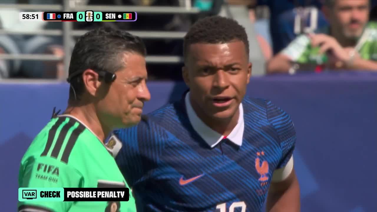 Penalty neacordat la un presupus fault asupra lui Mbappe | Franţa - Senegal