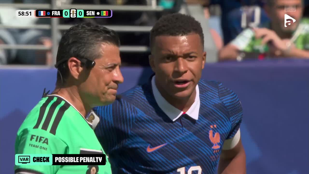 Arbitrul Faghani a refuzat un penalty pentru francezi la VAR | Franța - Senegal