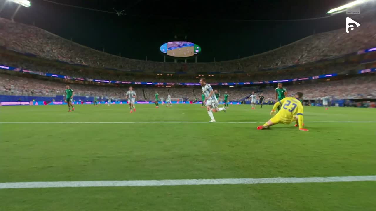 Portarul Luca Zidane respinge un șut puternic în față, iar Lionel Messi marchează! | Argentina - Algeria