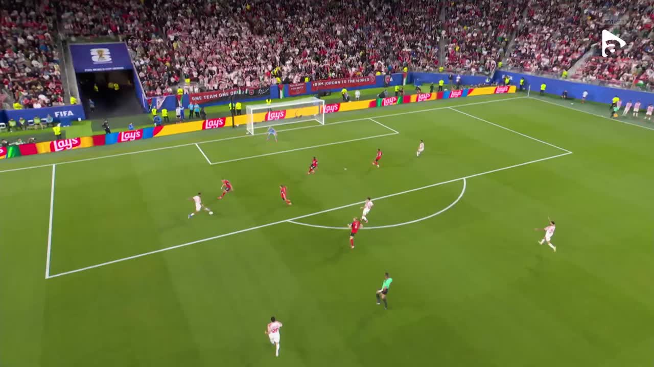 Ali Olwan înscrie la colțul lung, după ce balonul lovește bara | Austria - Iordania