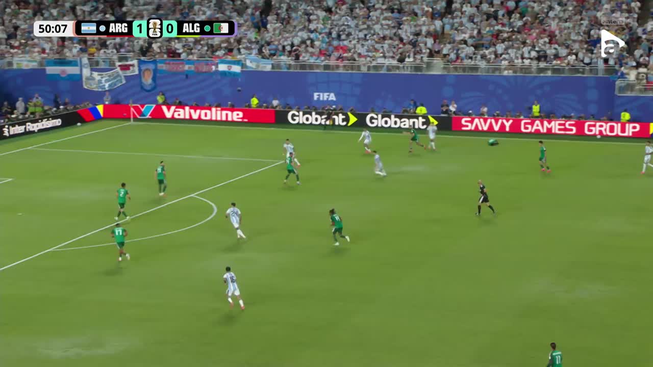 Lionel Messi trimite departe de poartă dintr-o poziție bună | Argentina - Algeria