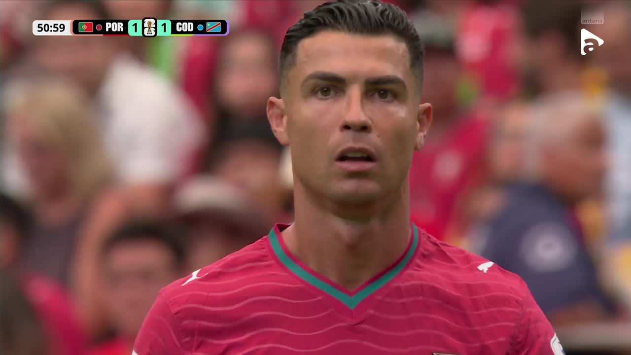 Lionel Mpasi-Nzau ține prea mult mingea, iar Portugalia primește corner | Portugalia - DR Congo