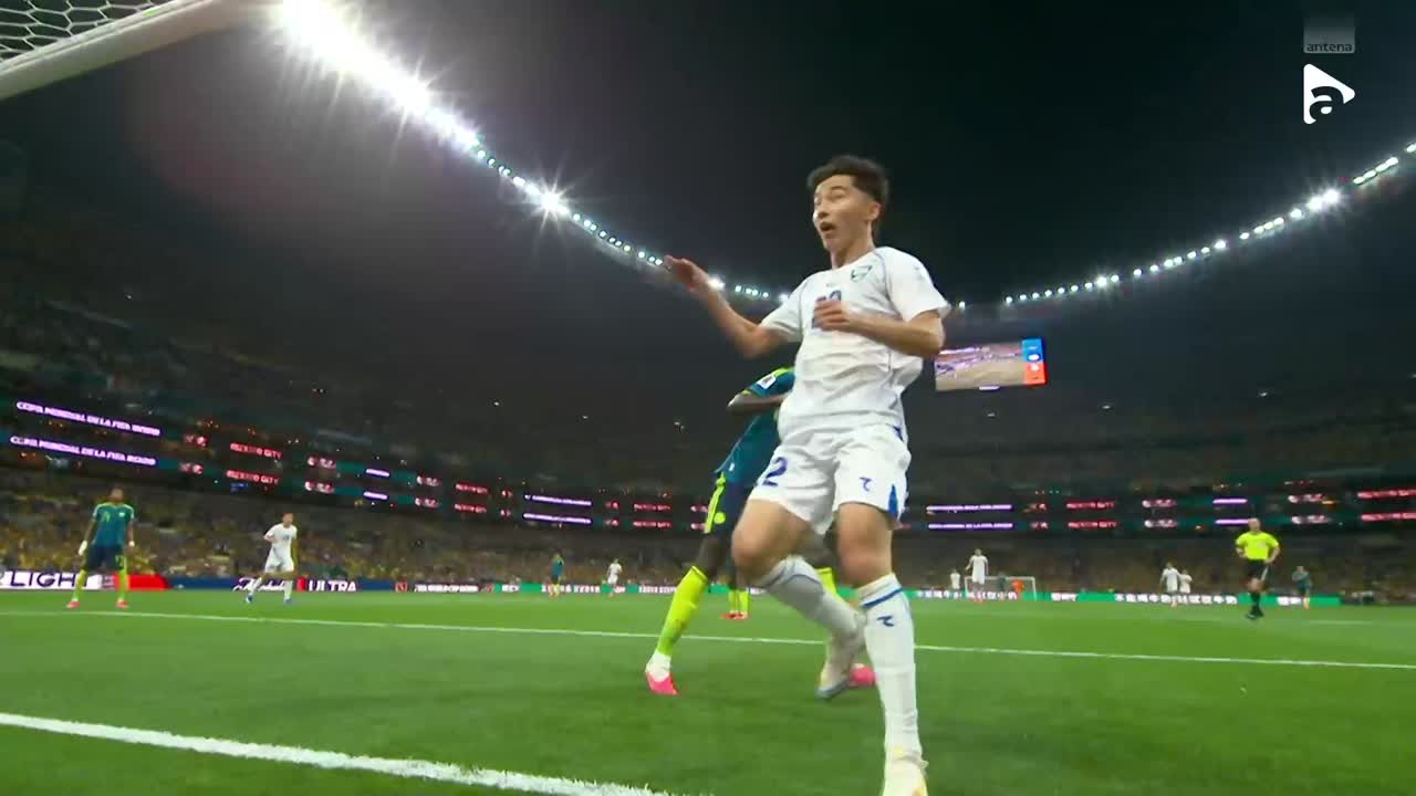 Fayzullaev profită de o deviere și marchează de pe linia porții | Uzbekistan - Columbia