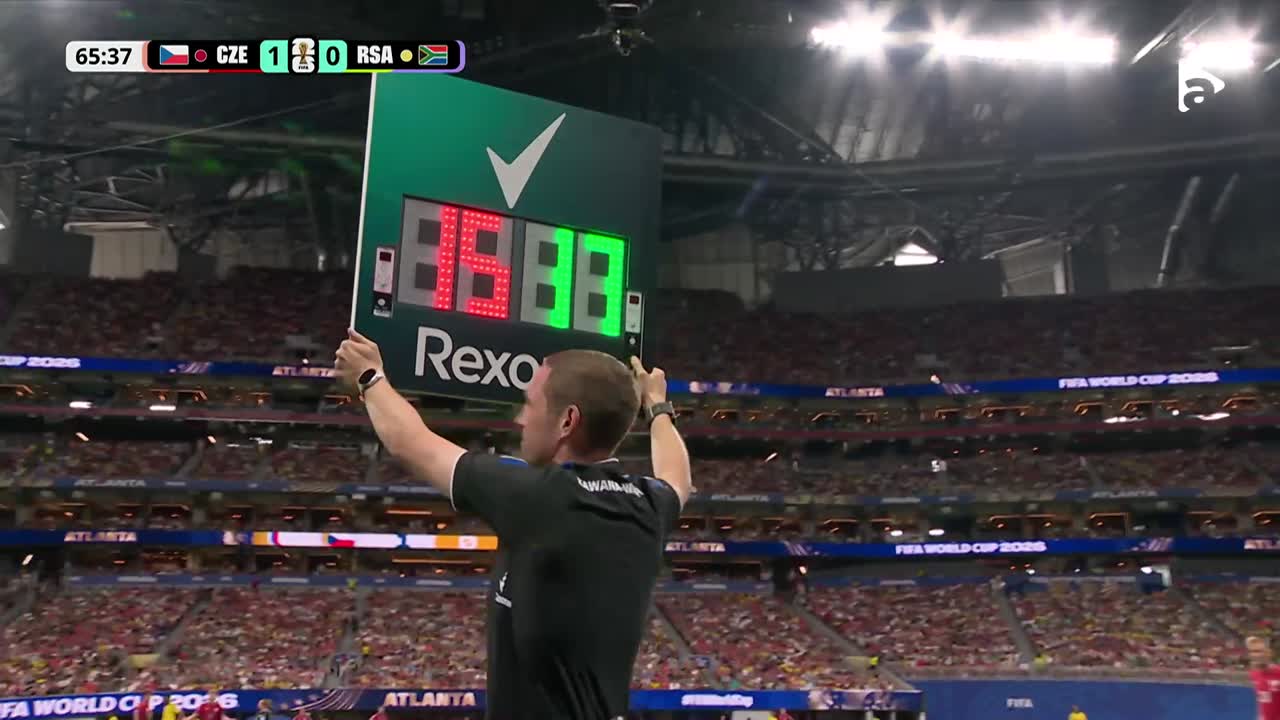 Pavel Sulc, derutat de semnalizarea arbitrului! A crezut că iese de pe teren