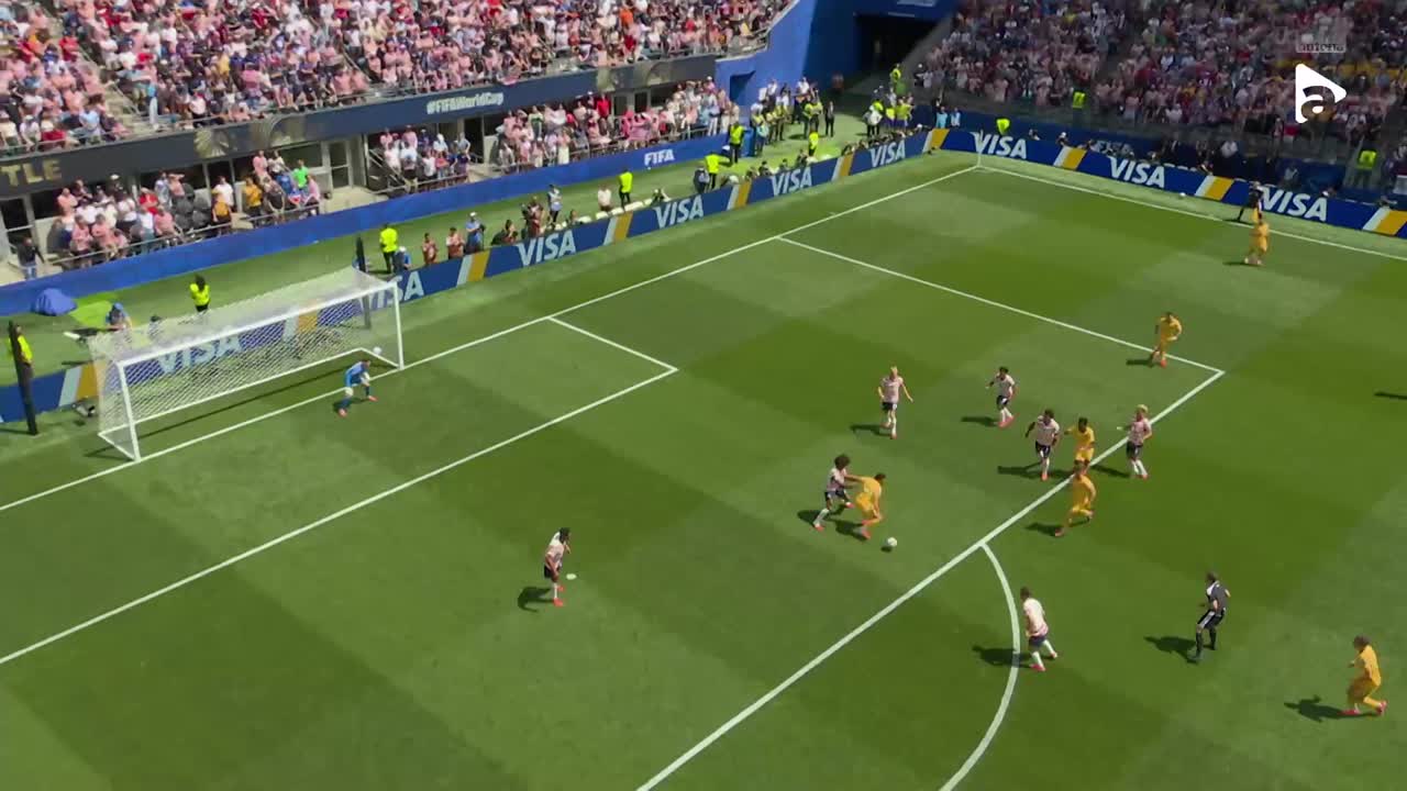 Mathew Leckie îi dă emoții lui Matt Freese, dar ratează cadrul porții | SUA - Australia