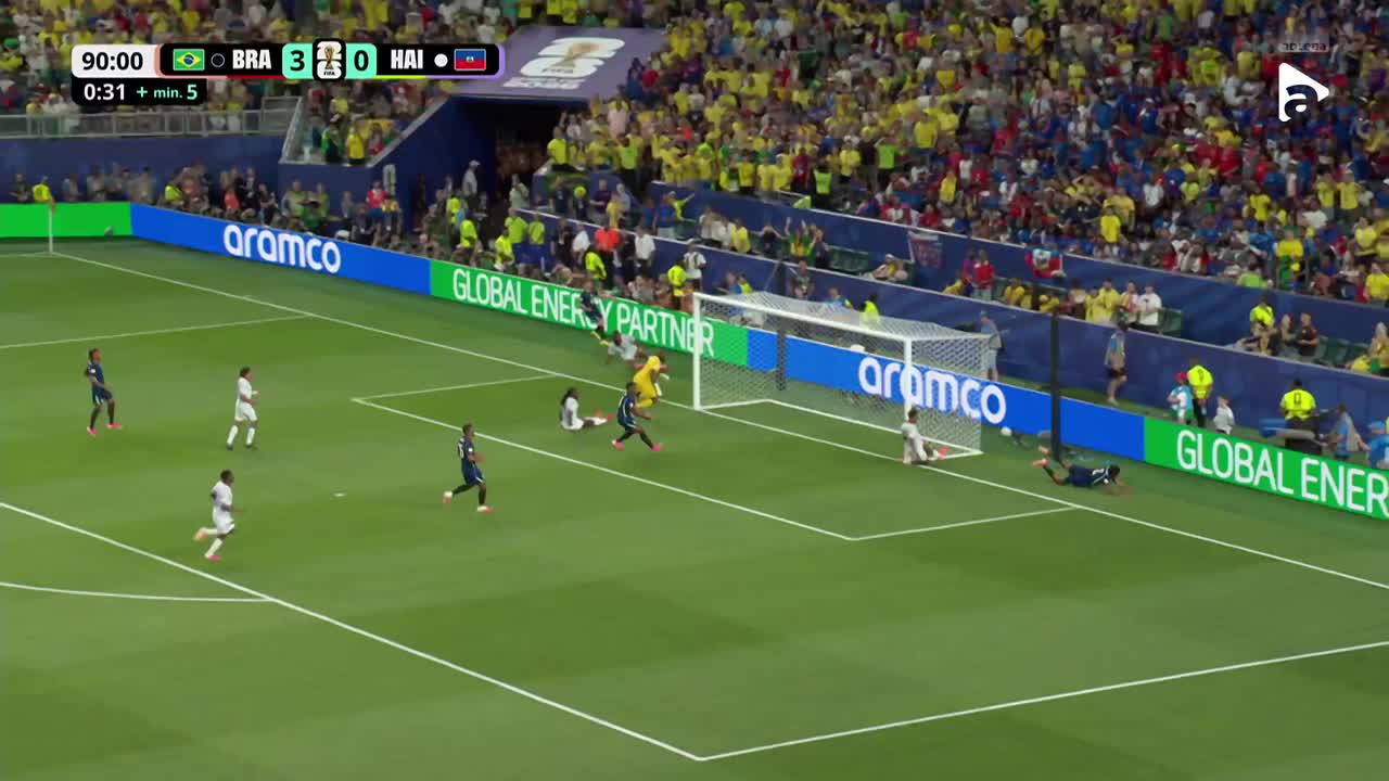 Ederson nu reușește să trimită mingea în poartă din câtiva metri | Brazilia - Haiti