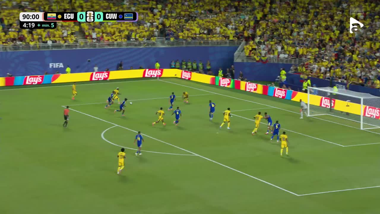 Fază periculoasă după centrarea lui Rodriguez. Bacuna este aproape de autogol! | Ecuador - Curacao