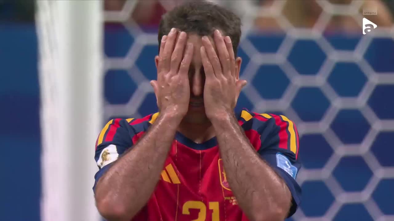 Mare ocazie pentru Mikel Oyarzabal, însă șutul său trece pe lângă poartă | Spania - Arabia Saudită