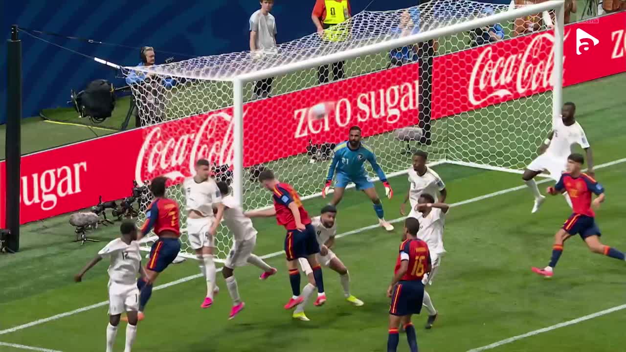 Autogol! Hassan Altambakti deviază mingea în plasă sub presiunea lui Marc Cucurella | Spania - Arabia Saudită