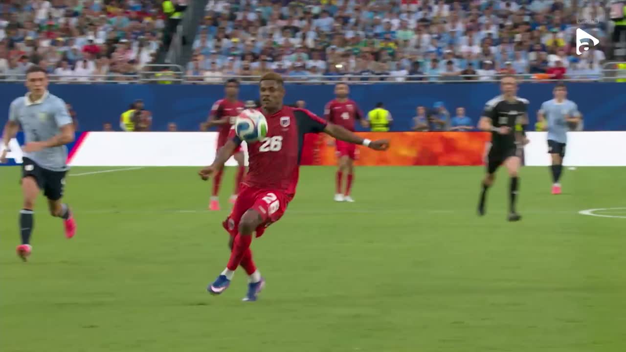 Greșeală a portarului Muslera, iar Helio Varela înscrie | Uruguay - Capul Verde