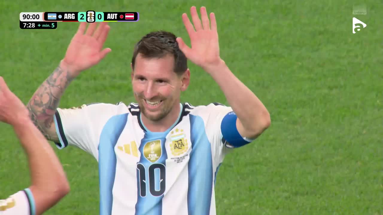 Lionel Messi caută golul trei din fază fixă, dar trimite puțin pe lângă poartă | Argentina - Austria