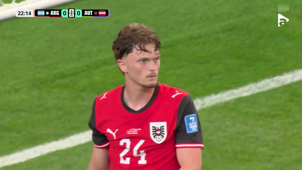 Marcel Sabitzer șutează periculos, dar mingea este deviată în corner | Argentina - Austria