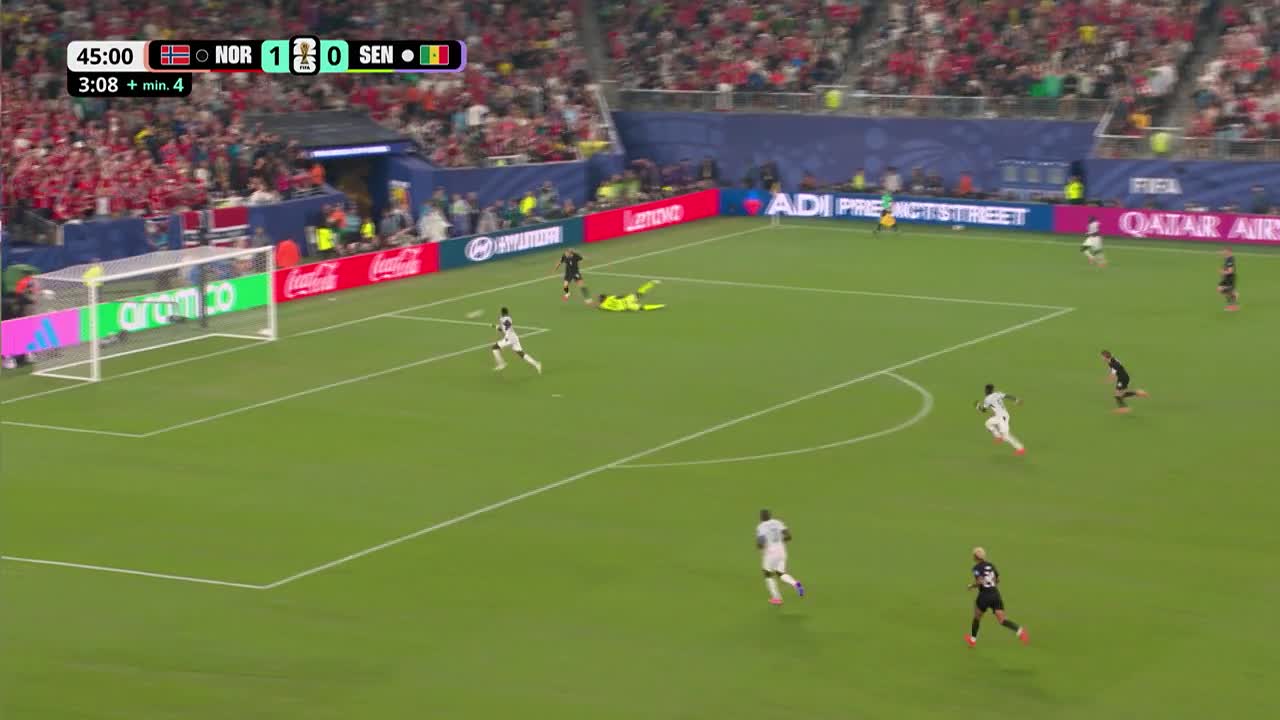 Erling Haaland ratează incredibil! Mingea lovește bara cu poarta goală (min. 45+3) | Norvegia - Senegal