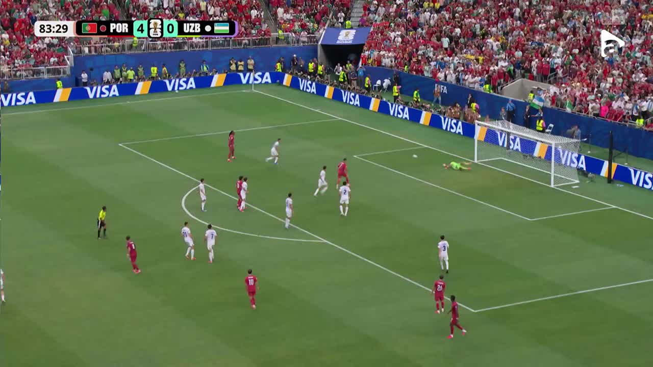Bruno Fernandes încearcă să marcheze, însă Abduvohid Nematov este la post | Portugalia - Uzbekistan
