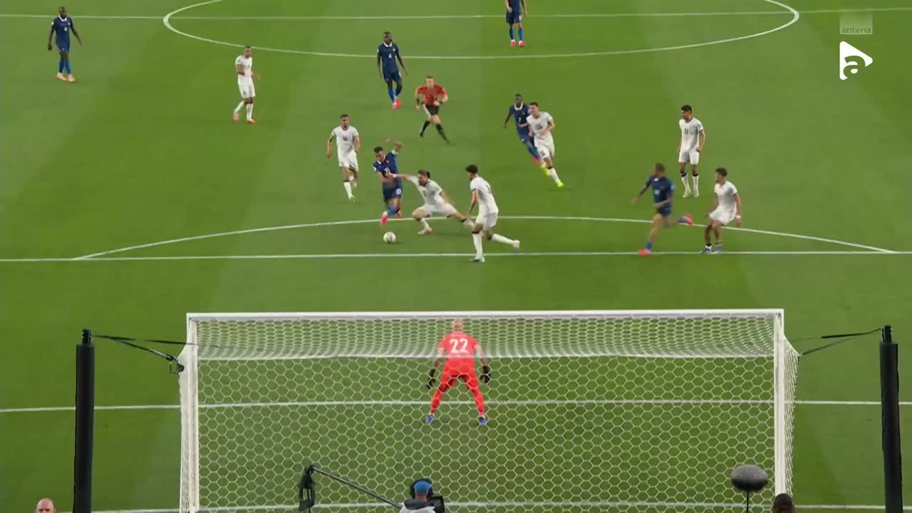 Michael Olise, aproape de gol! Execuția sa lovește bara transversală | Franța - Irak