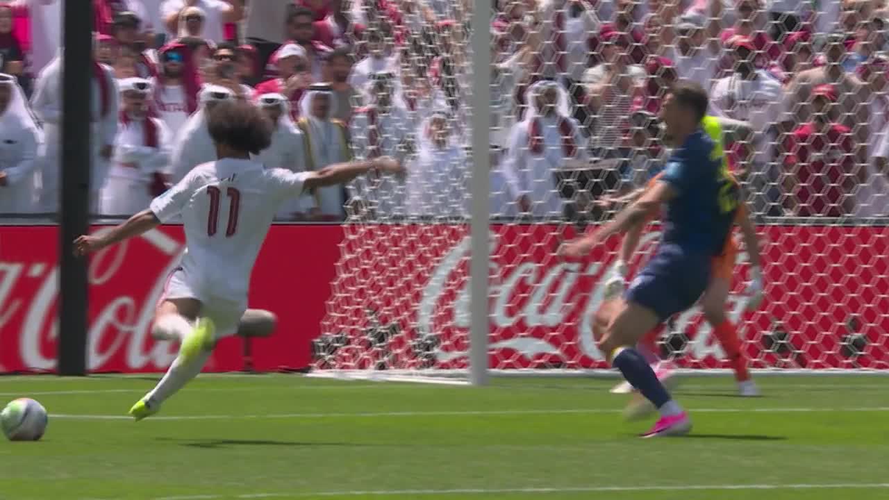Akram Afif ratează plasa și ignoră coechipierul complet liber &icirc;n dreapta (min. 57) | Bosnia - Qatar