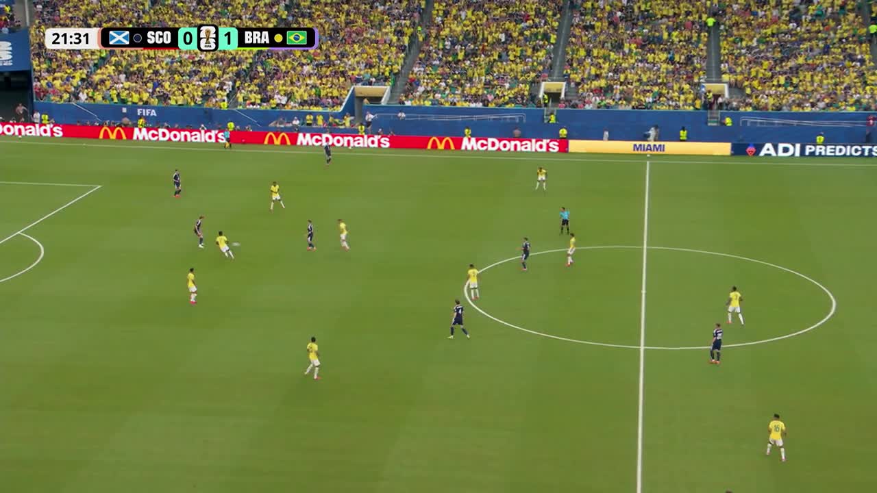 Gol Vinicius! Atacantul profită de eroarea lui McKenna și marchează (min. 7) | Scoția - Brazilia
