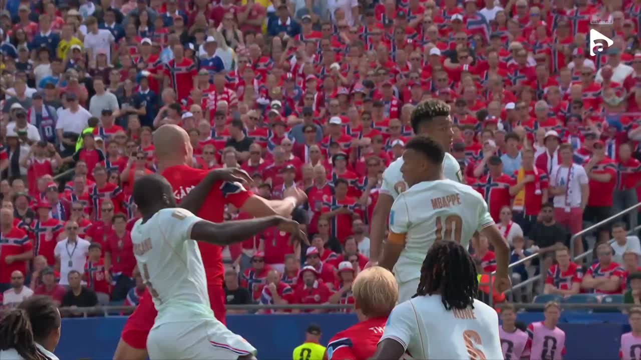 Norvegia, aproape de gol! Ostigard nu nimerește cadrul porții cu lovitura de cap | Norvegia - Franța