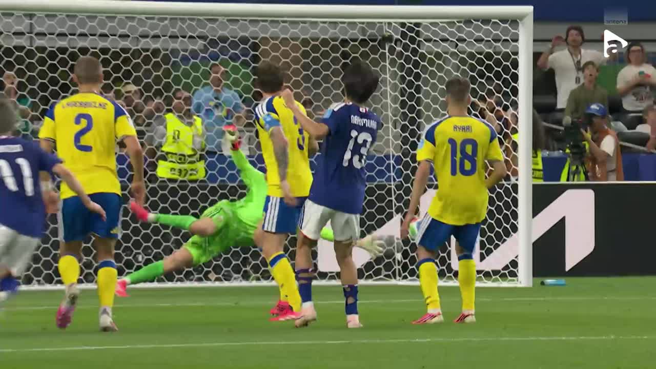 Nakamura trimite un șut la colțul lung, dar Zetterstrom respinge în corner | Japonia - Suedia