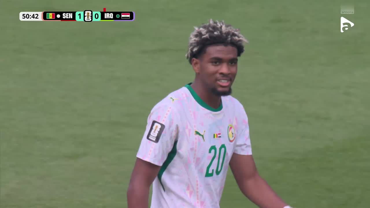 Sadio Mane reia din careu după centrarea lui Mbaye, dar nu nimerește poarta | Senegal - Irak