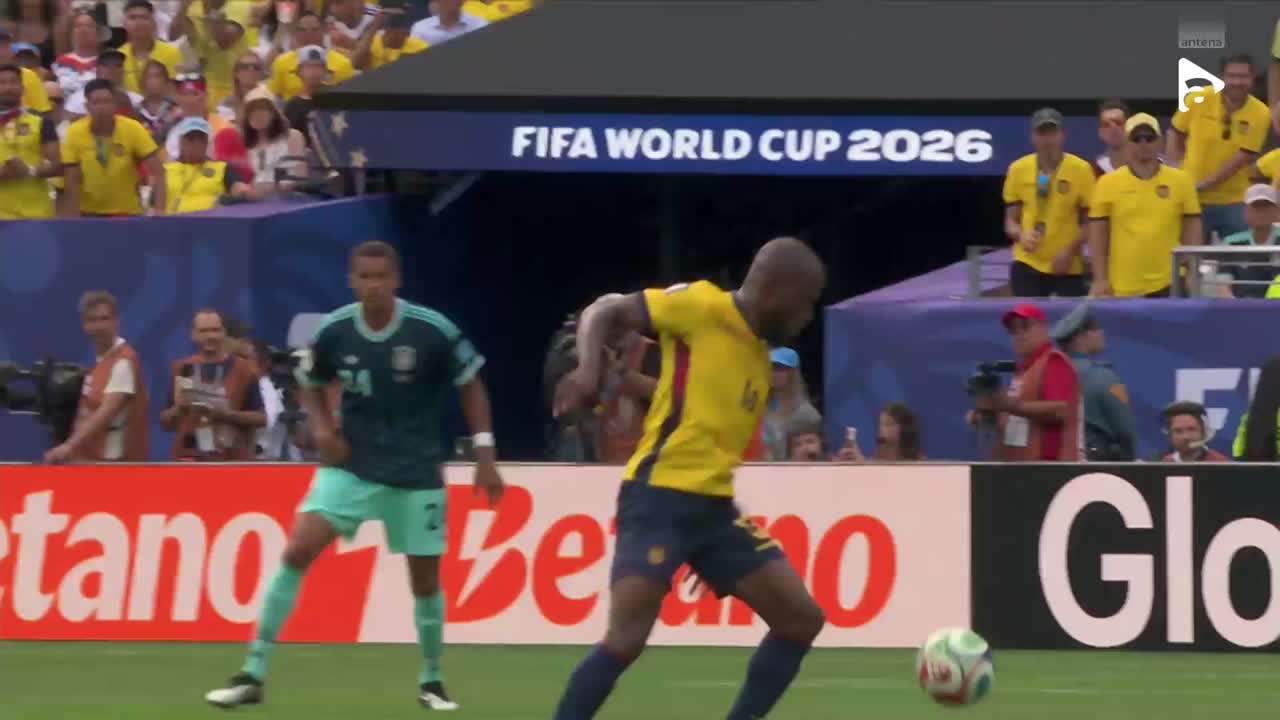 Enner Valencia îl testează pe Manuel Neuer, însă portarul german intervine excelent | Ecuador - Germania