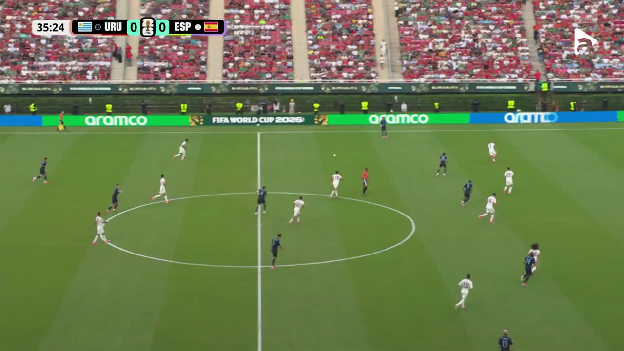 Ocazie Uruguay! Rodrigo Bentancur șutează peste poarta lui Unai Simon | Uruguay - Spania
