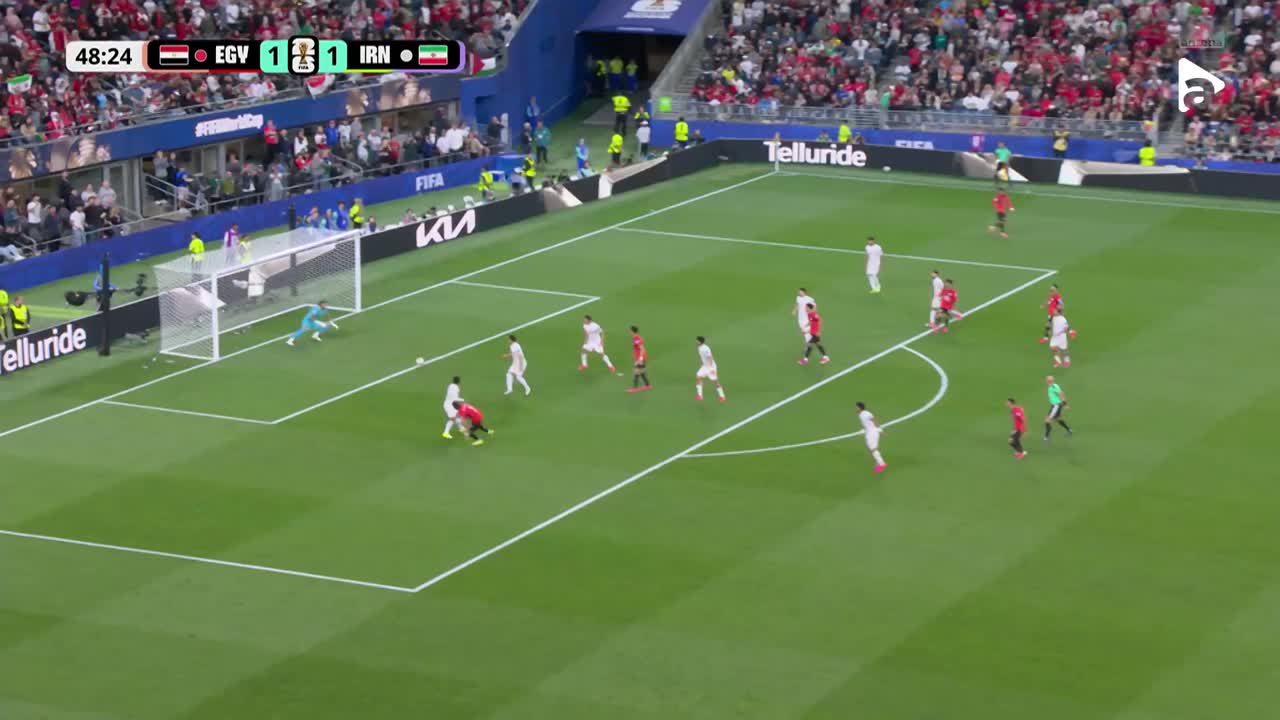 Pasă superbă a lui Mohamed Salah, dar Mahmoud Hassan Trezeguet nu reușește să îl surprindă pe portar | Egipt - Iran