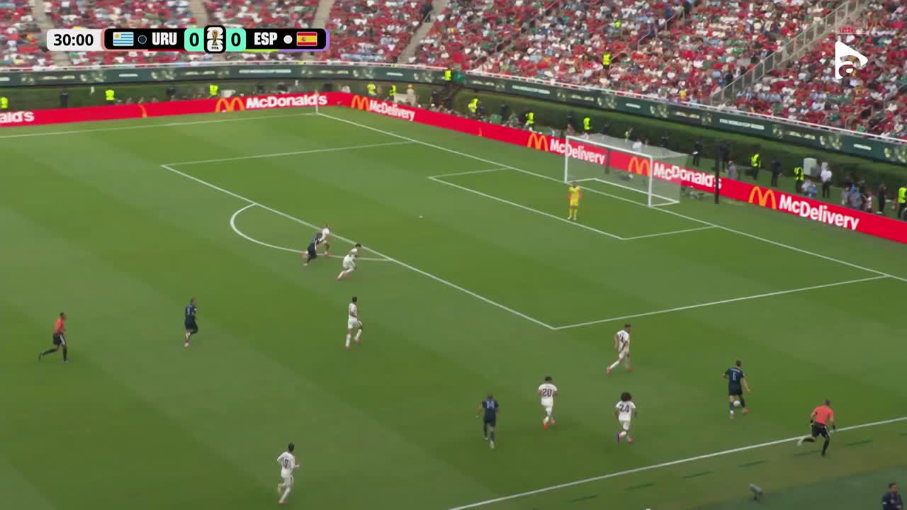 Rodrigo Bentancur centrează periculos, dar Ronald Araujo nu ajunge la minge | Uruguay - Spania