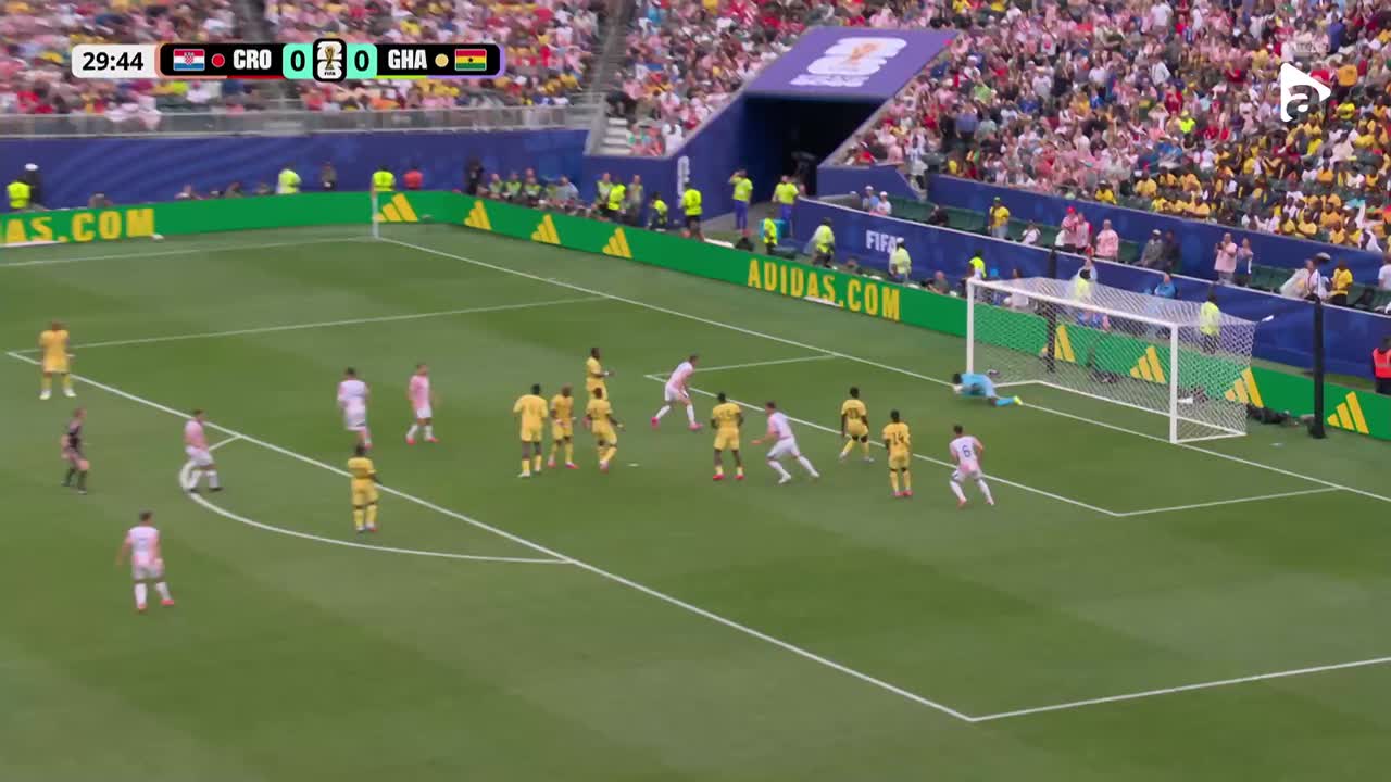Luka Modric centrează excelent în careu, dar portarul africanilor reține balonul | Croația - Ghana