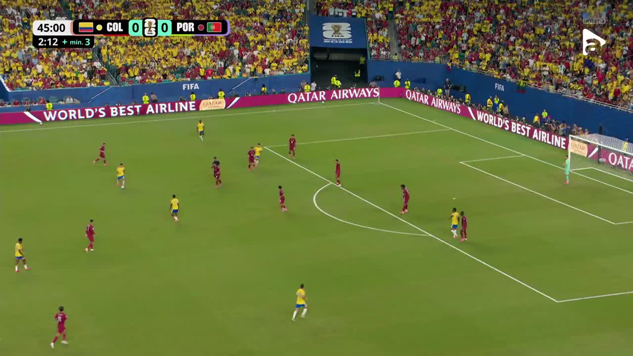James Rodriguez trimite un șut puternic de la marginea careului, dar Diogo Costa respinge excelent | Columbia - Portugalia