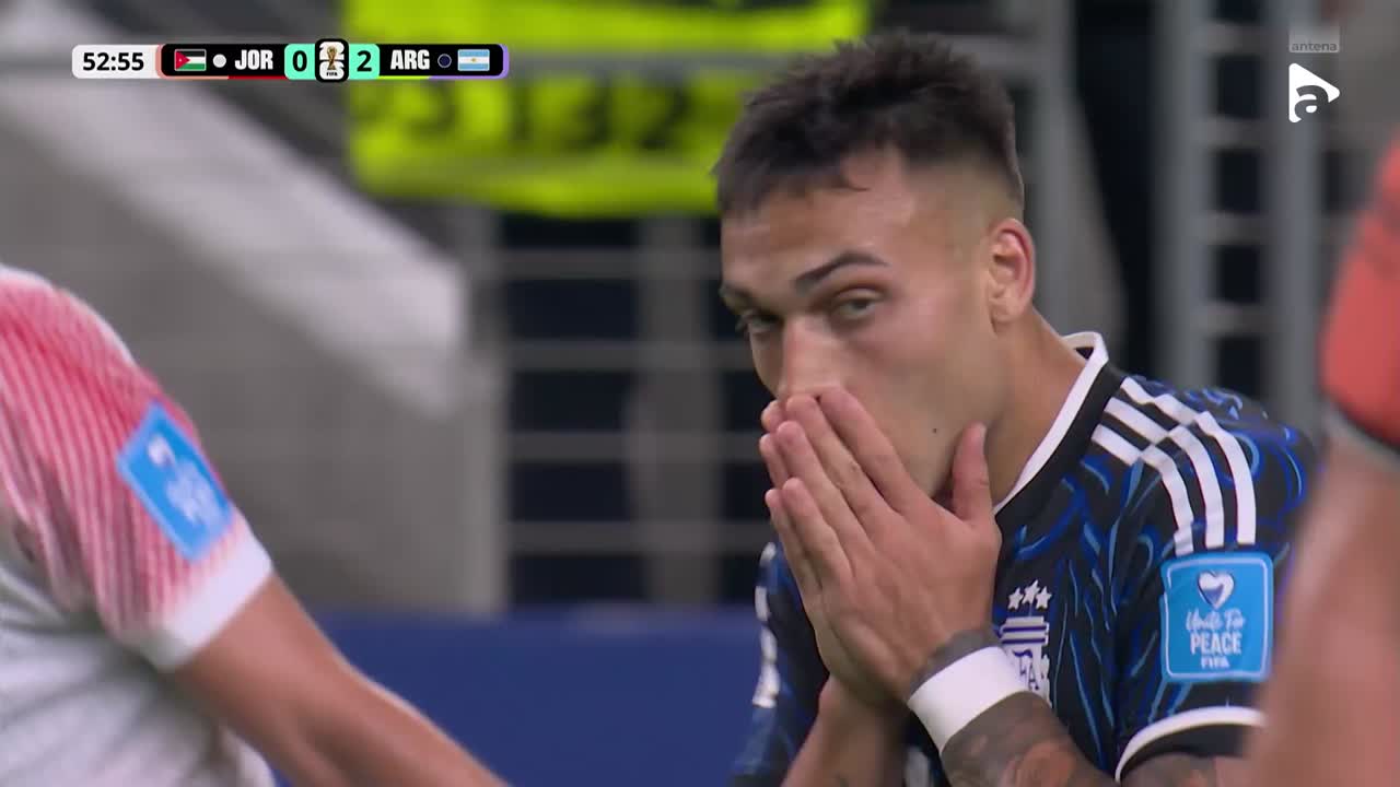 Lautaro Martínez preia excelent o pasă și șutează de la distanță, însă mingea lovește bara | Iordania - Argentina
