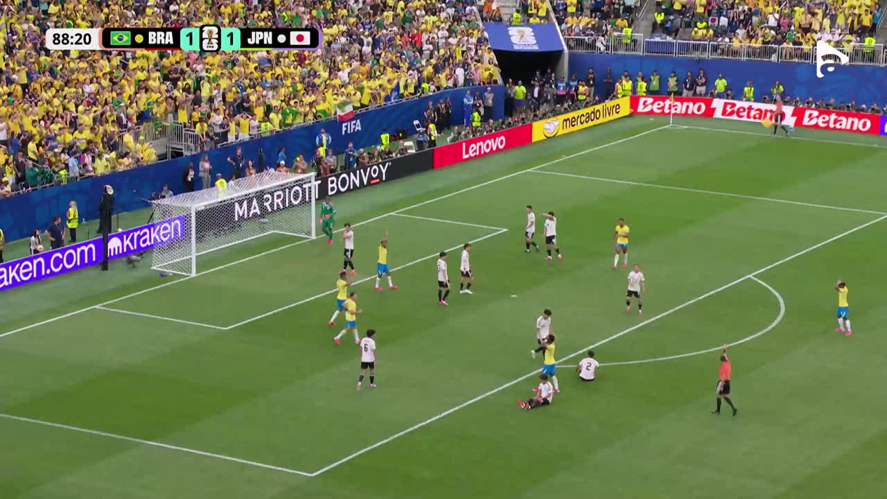 Ocazie Brazilia! Vinicius Junior șutează, dar mingea este deviată | Brazilia - Japonia