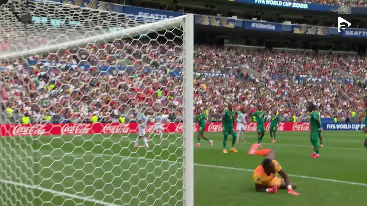 Lukebakio trage puțin pe lângă vinclu | Belgia - Senegal