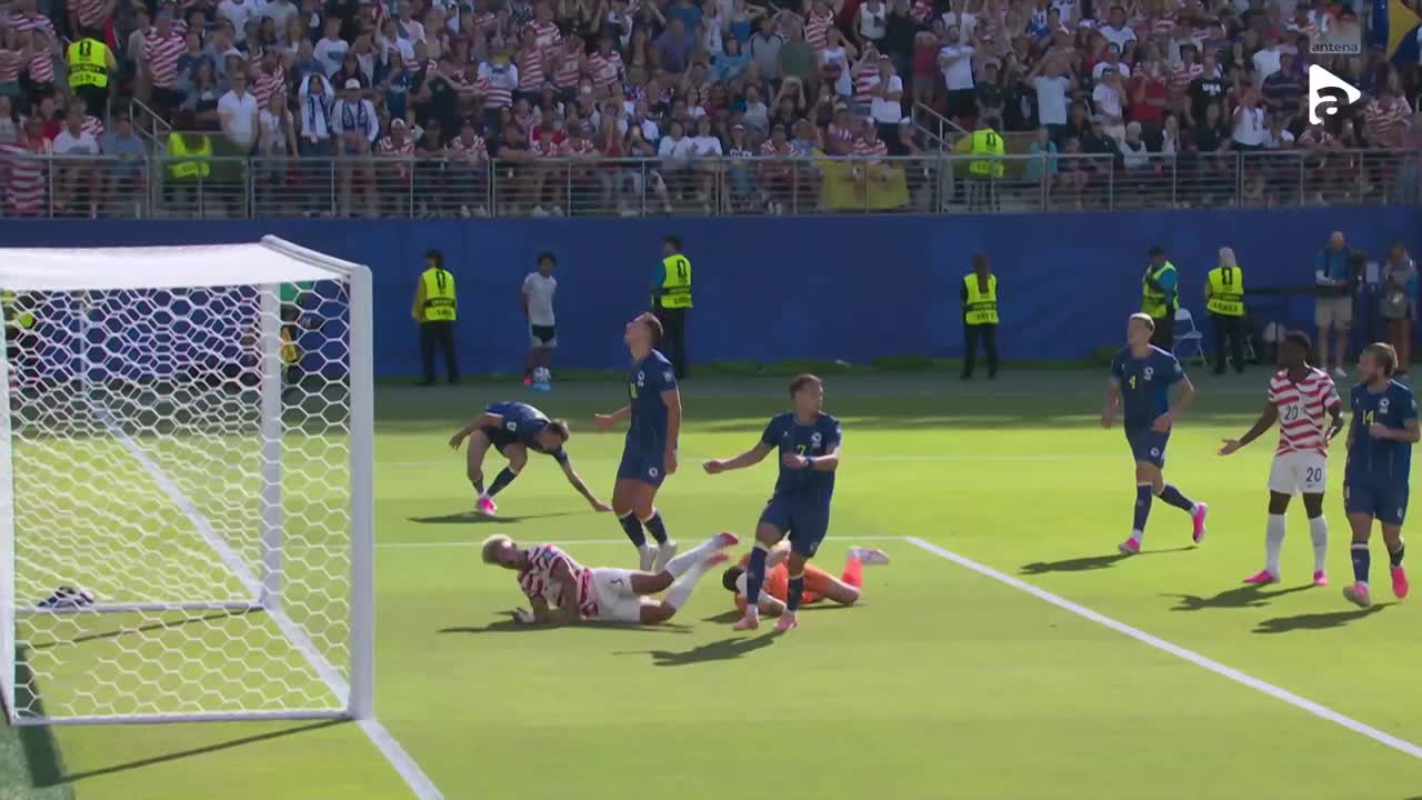 Robinson a trimis cu capul peste poartă | SUA - Bosnia