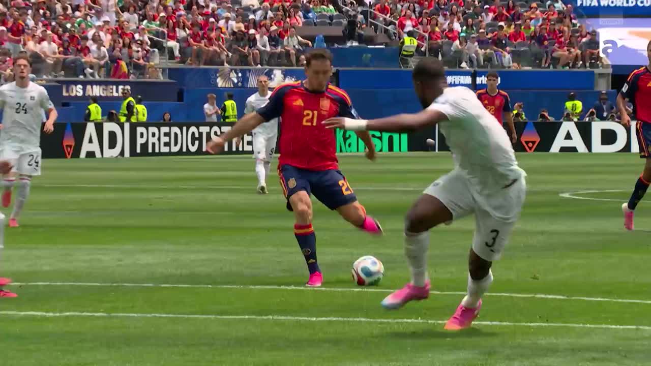 Mikel Oyarzabal șutează, dar Alexander Schlager reține | Spania - Austria