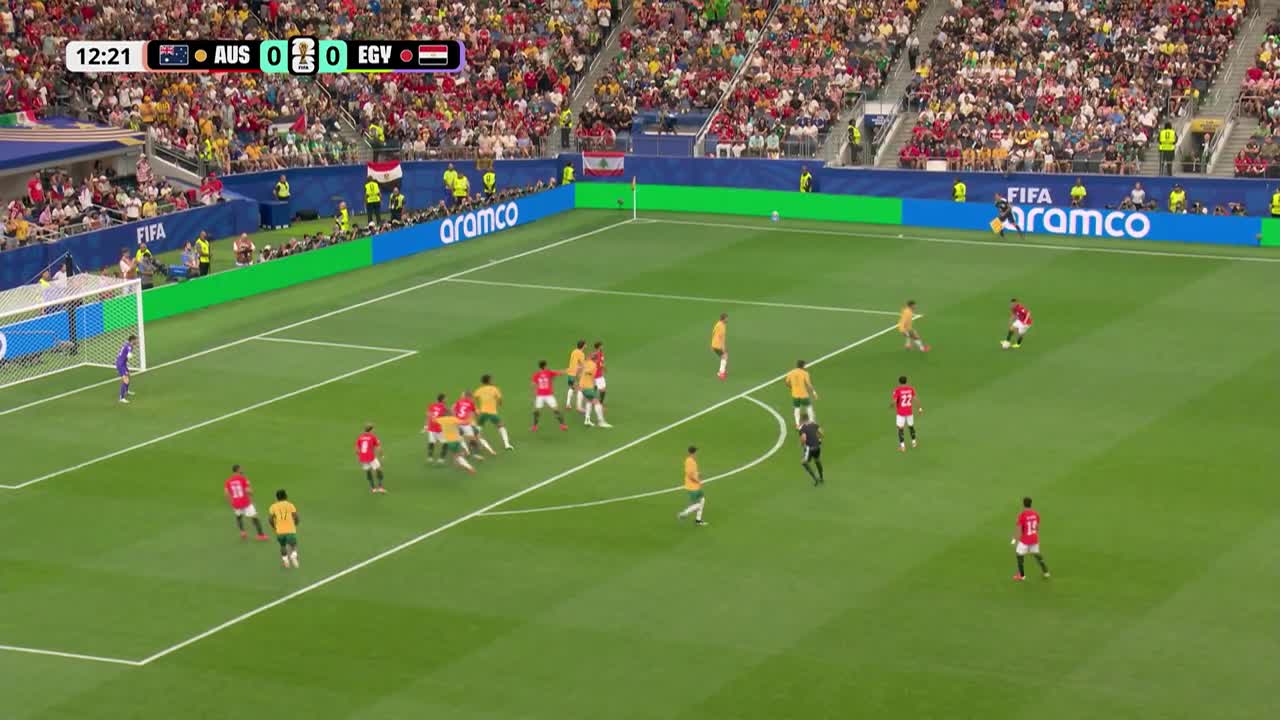 Emam Ashour a deschis scorul cu o lovitură de cap (min. 13)| Australia - Egipt