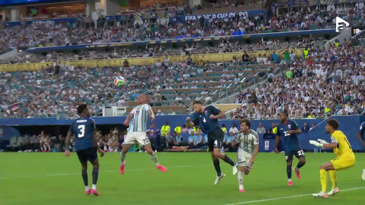 Argentina cere penalty! Centrarea lui Lionel Messi lovește mâna lui Roberto "Pico" Lopes | Argentina - Capul Verde
