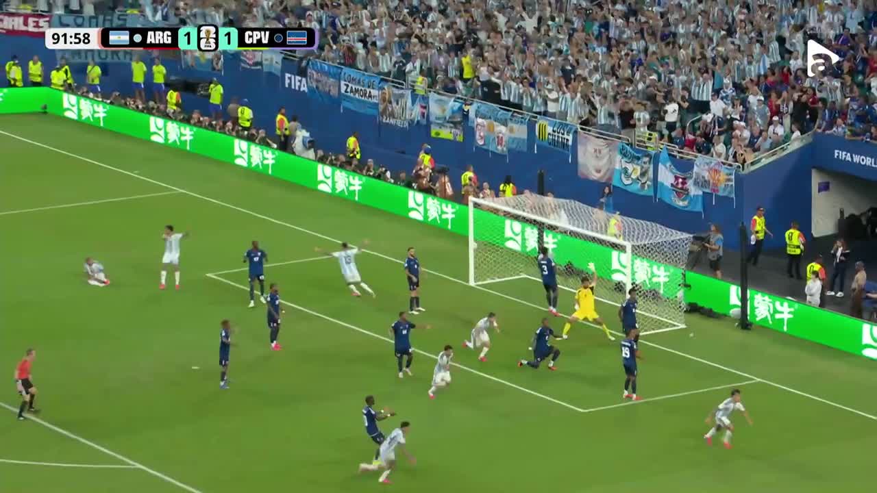 Lisandro Martinez marchează după o centrare perfectă a lui Lionel Messi | Argentina - Capul Verde