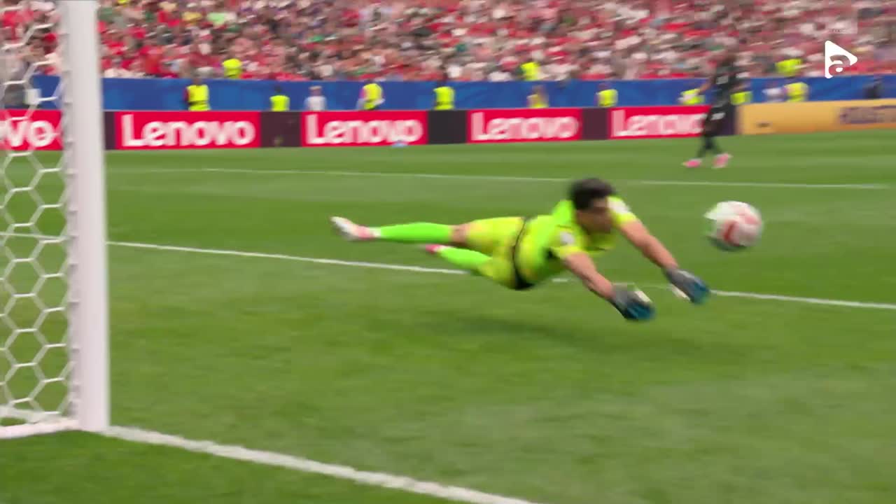Tajon Buchanan șutează de la distanță, dar Bono respinge | Canada - Maroc