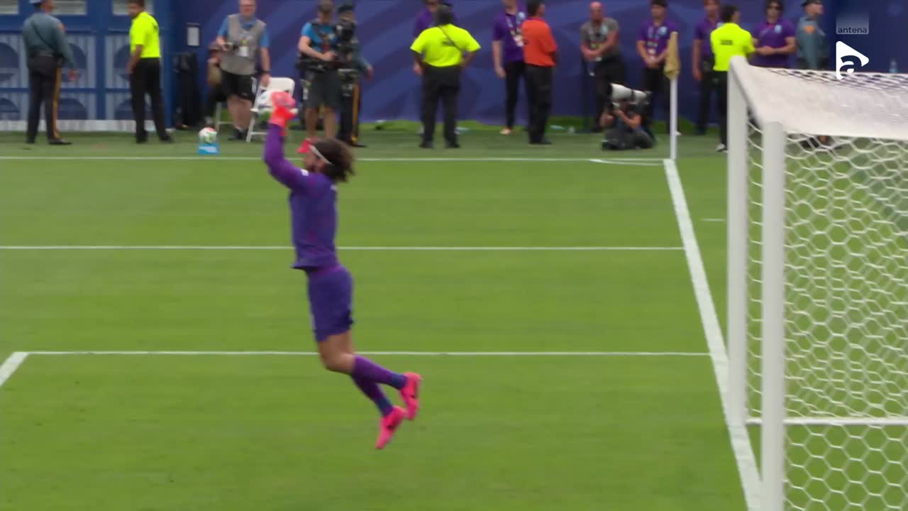 Antonio Nusa îi pasează lui Erling Haaland, însă Alisson Becker intervine sigur | Brazilia - Norvegia