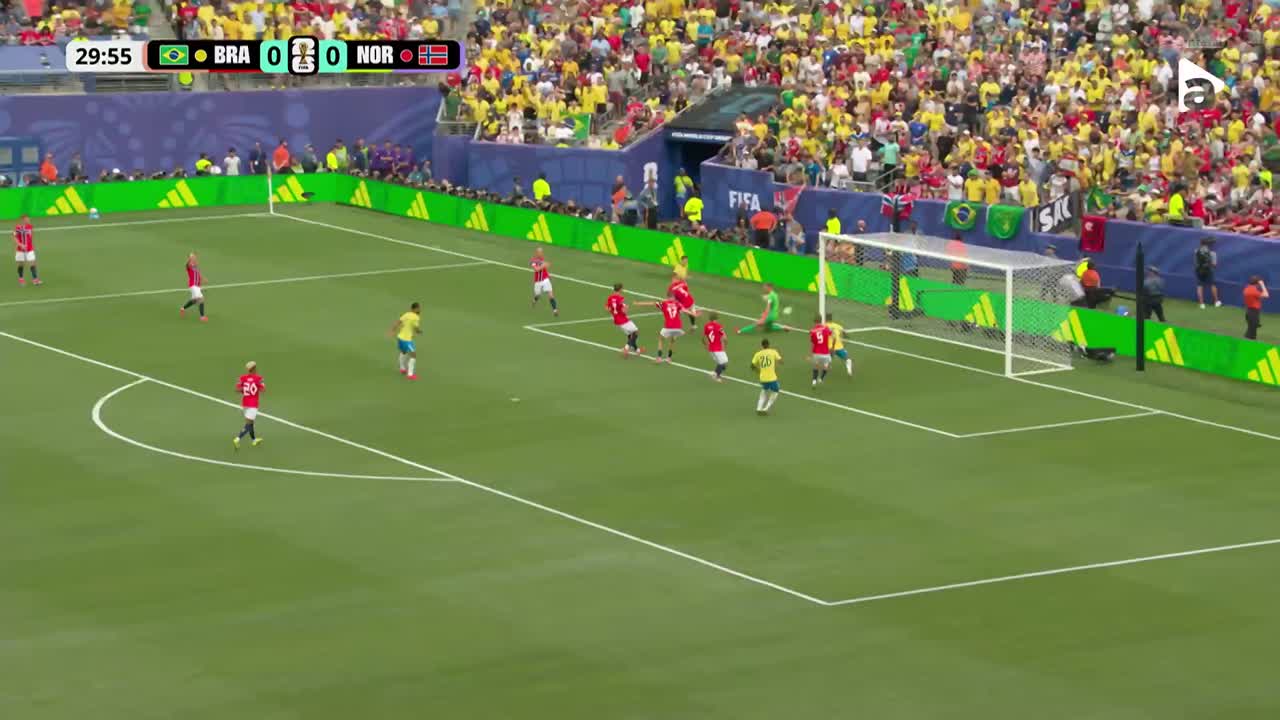 Gabriel Martinelli este aproape de gol, dar Orjan Nyland îl blochează din unghi | Brazilia - Norvegia