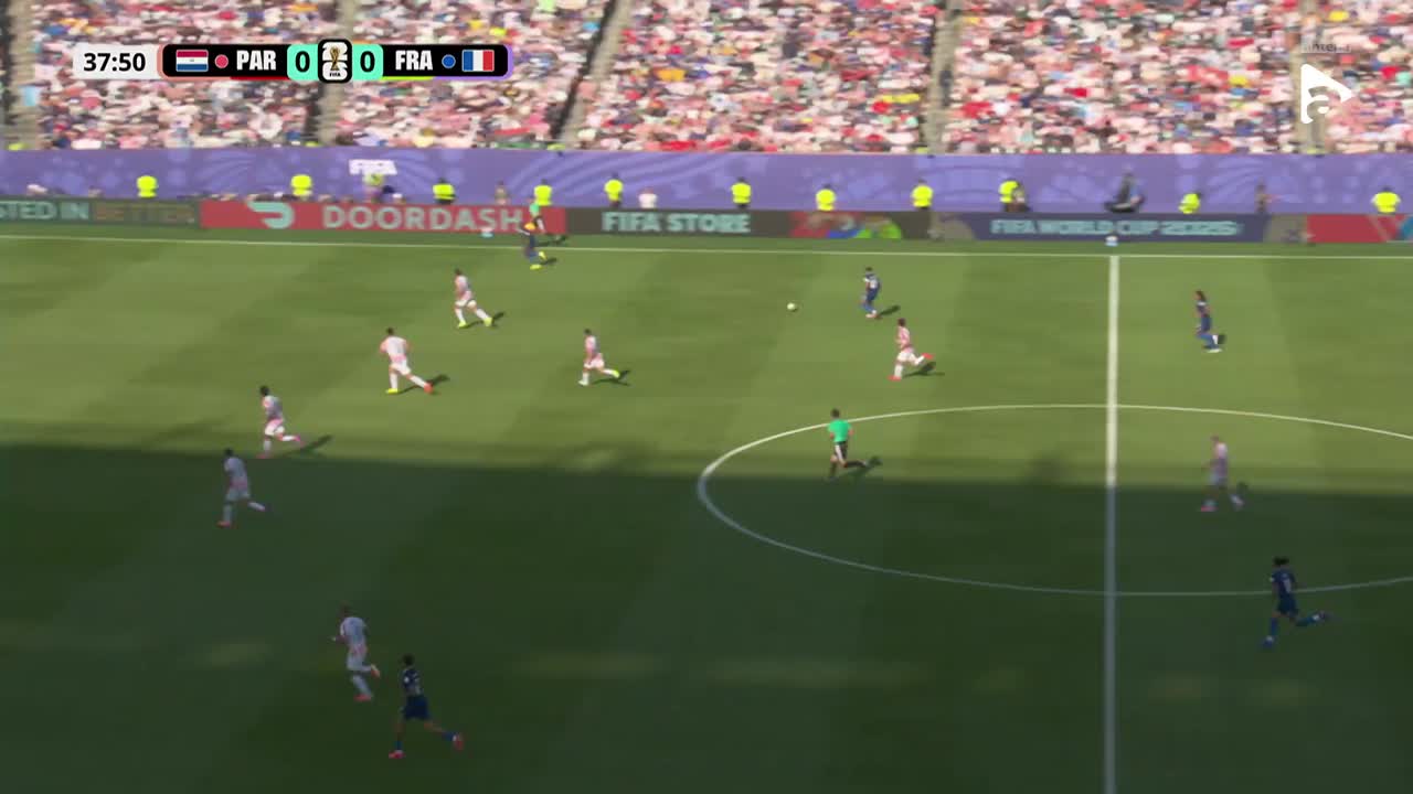 Șutul lui Ousmane Dembele este deviat și trece pe lângă poartă | Paraguay - Franța