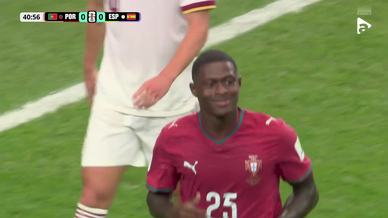 Nuno Mendes a trimis în bara transversală | Portugalia - Spania