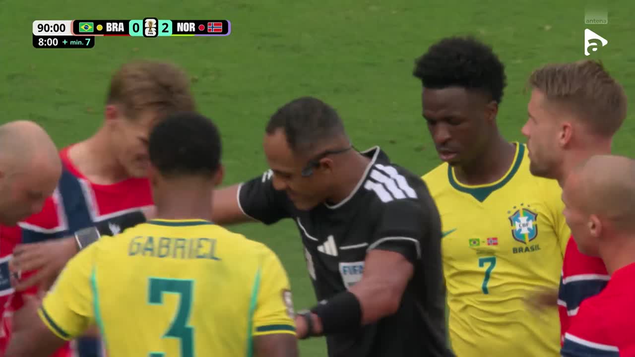 Arbitrul dictează lovitură de la 11 metri după faultul asupra lui Casemiro | Brazilia - Norvegia