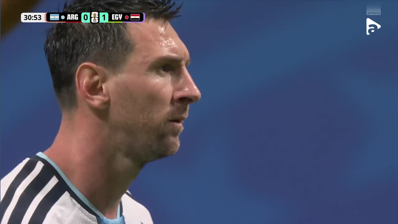 Messi trimite în bară din lovitură liberă | Argentina - Egipt
