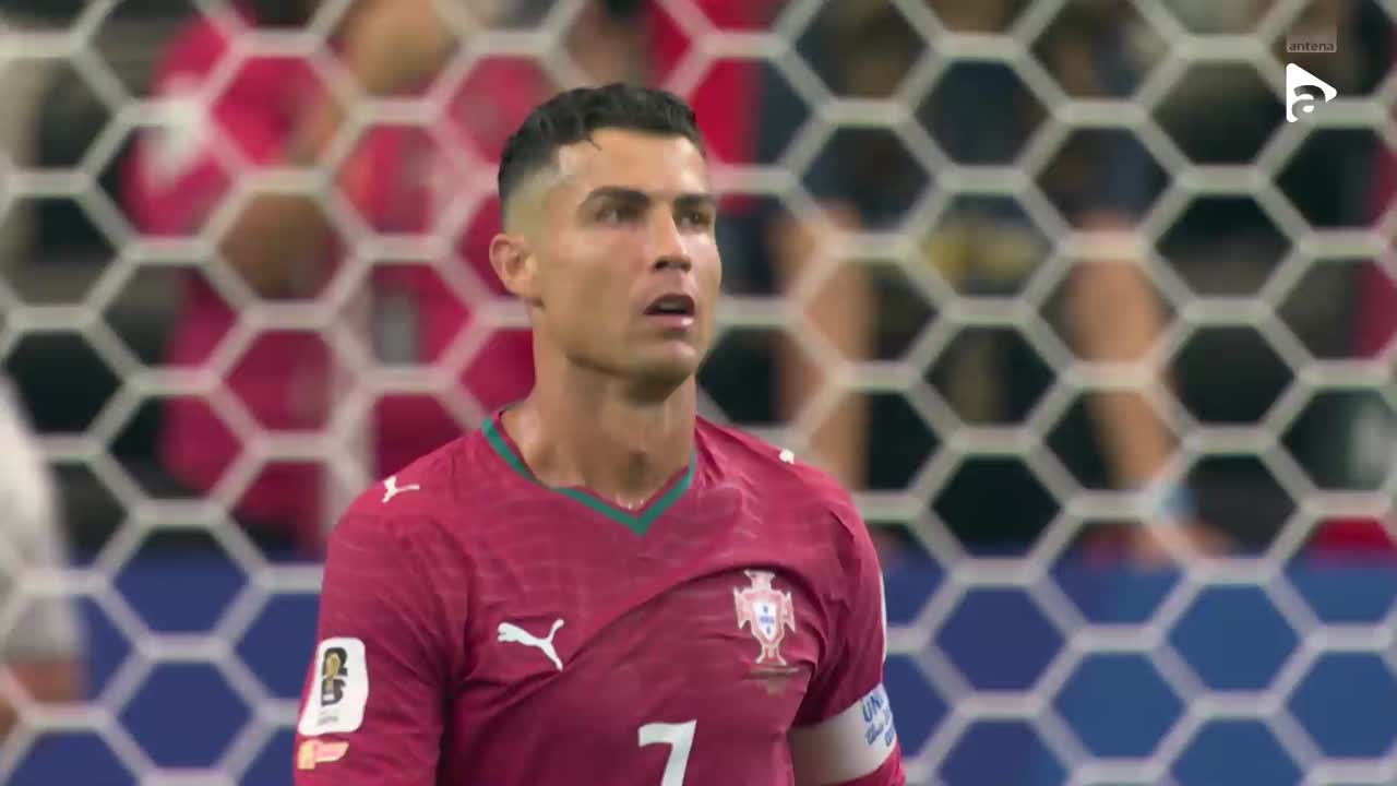 Neves trimite pe lângă poartă | Portugalia - Spania